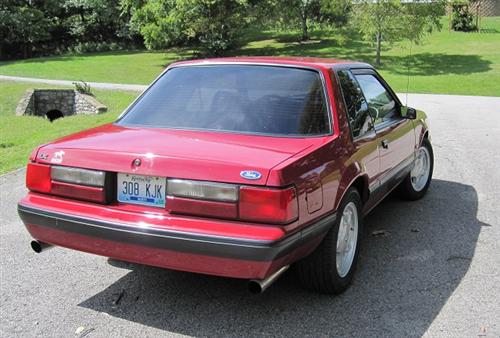 Mustang LX Tail Light Assembly Kit (87-93)