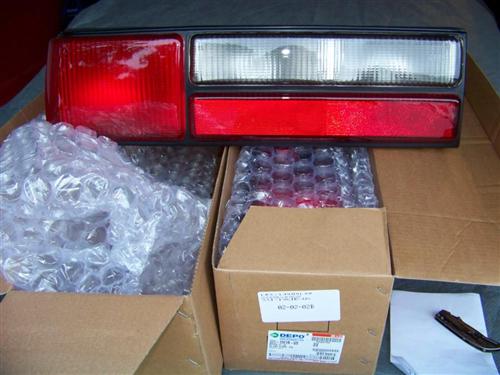 Mustang LX Tail Light Assembly Kit (87-93)